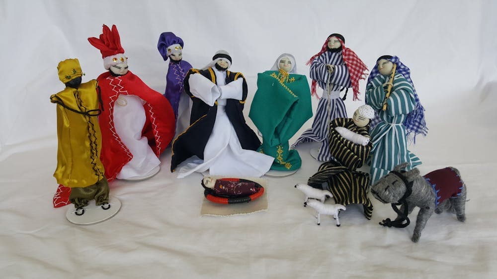 Brightly dress wire figures made by refugee women