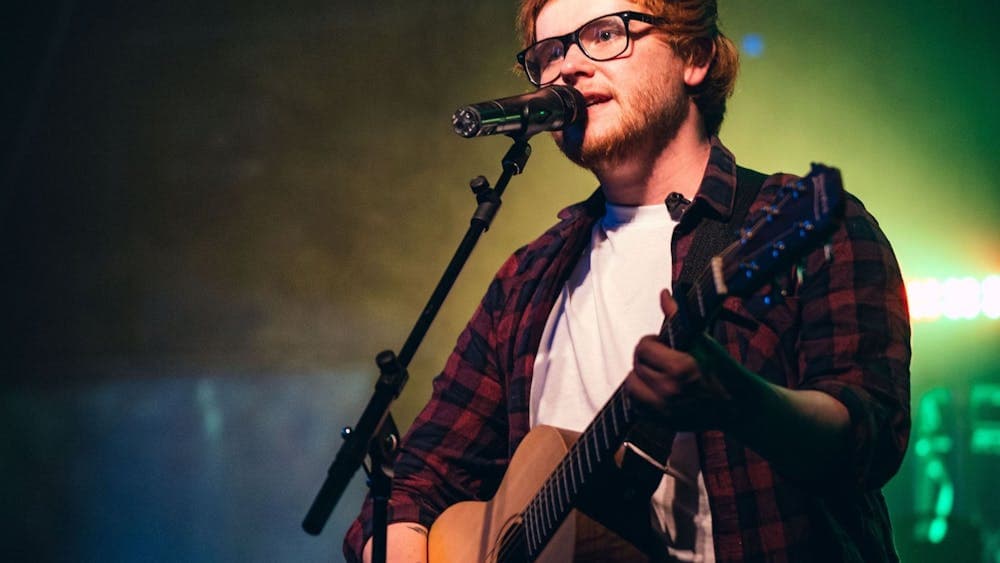 A performer who looks like Ed Sheeran