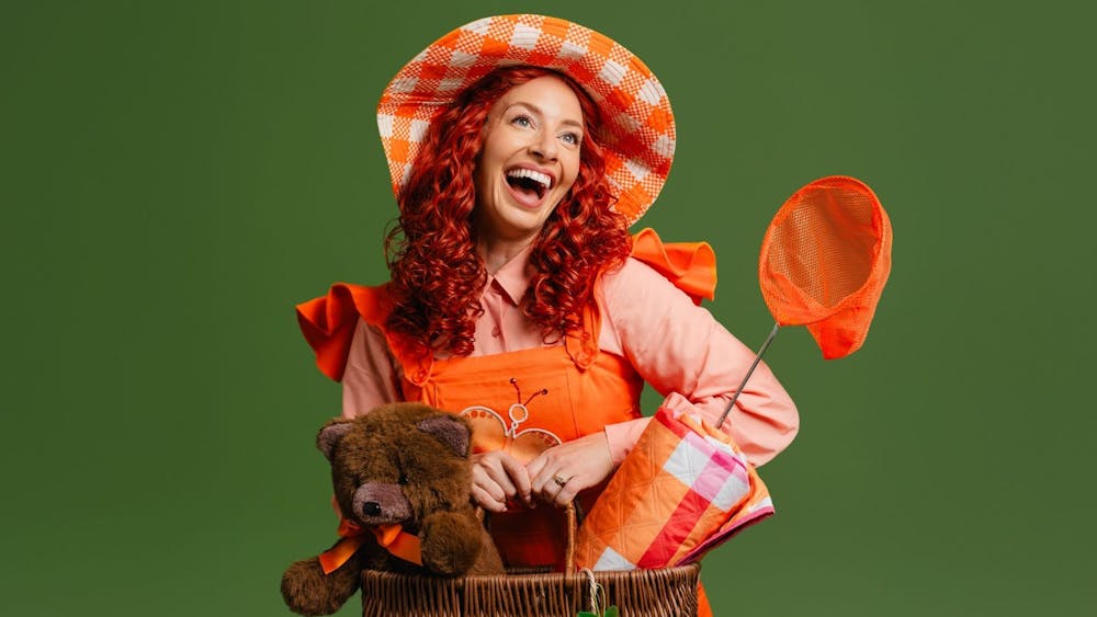 Emma Memma carrying a picnic basket